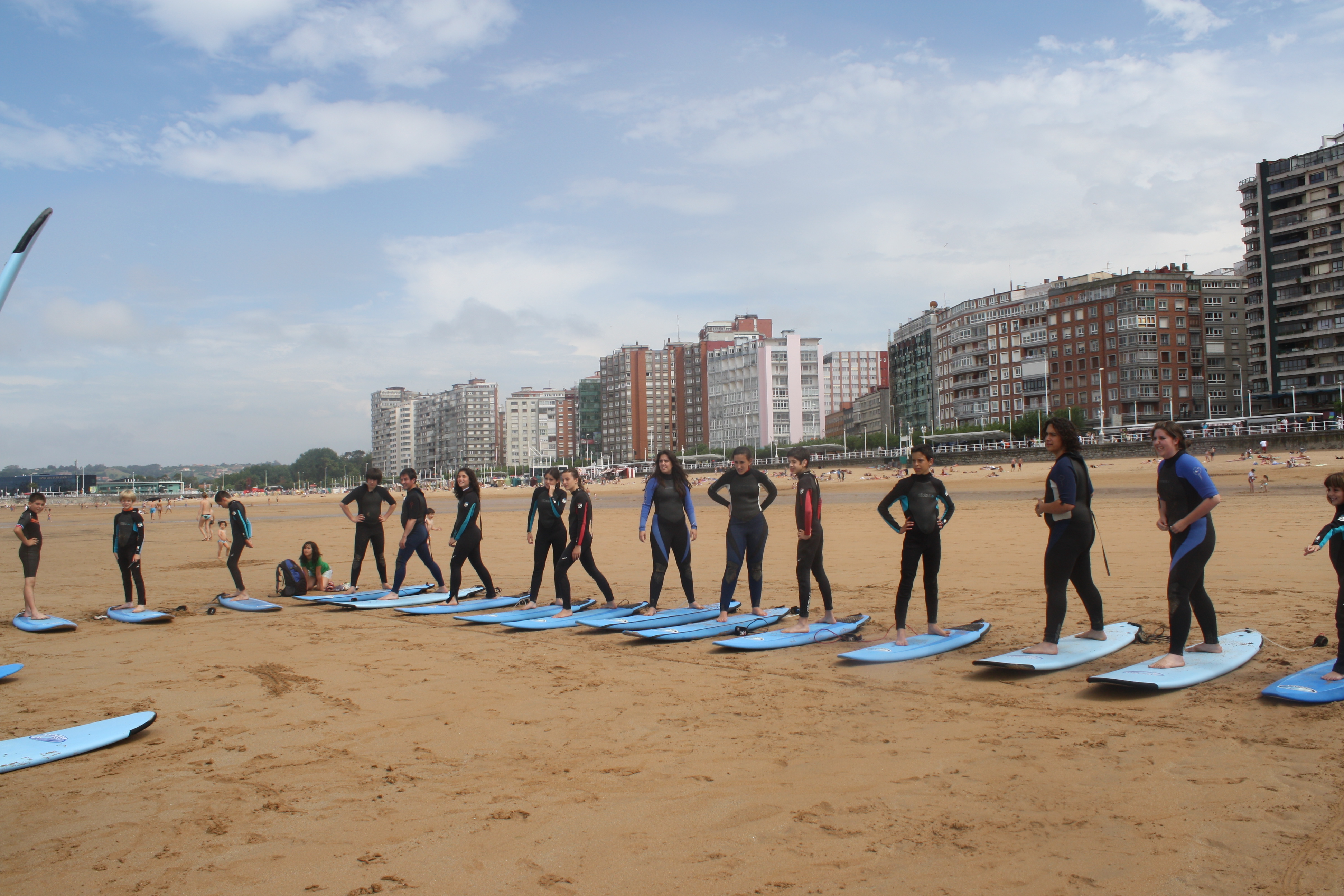 Primer surf camp en el verano de 2009. Este grupo pionero vino desde Madrid con su camp hecho a la carta.