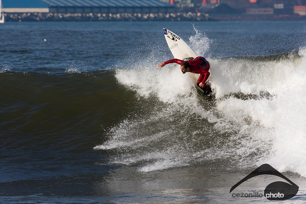 El Mongol, surfista: Ferrao. Foto: Cezonillo http://cezonillo.blogspot.com/