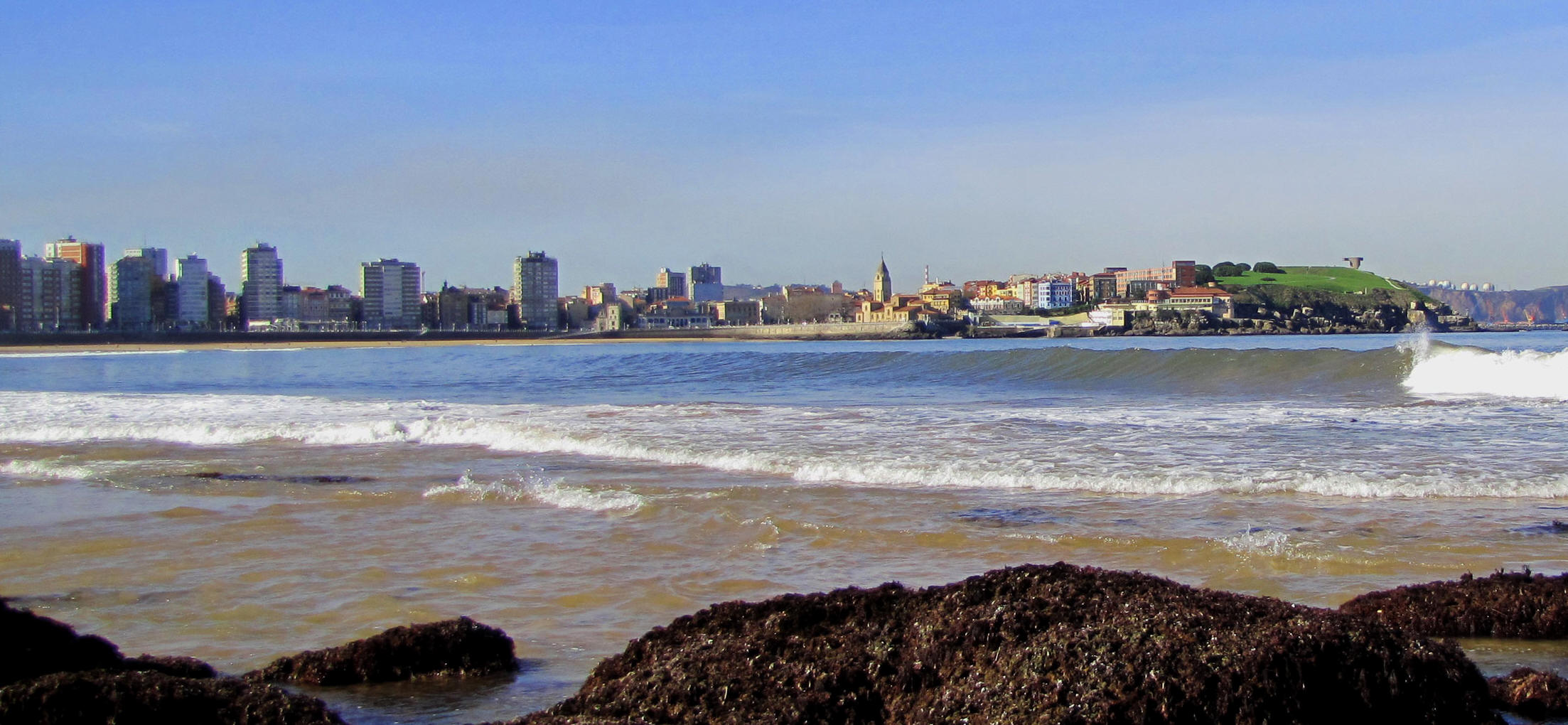 Otoño, buenas olas y sin bañistas... la playa es nuestra.