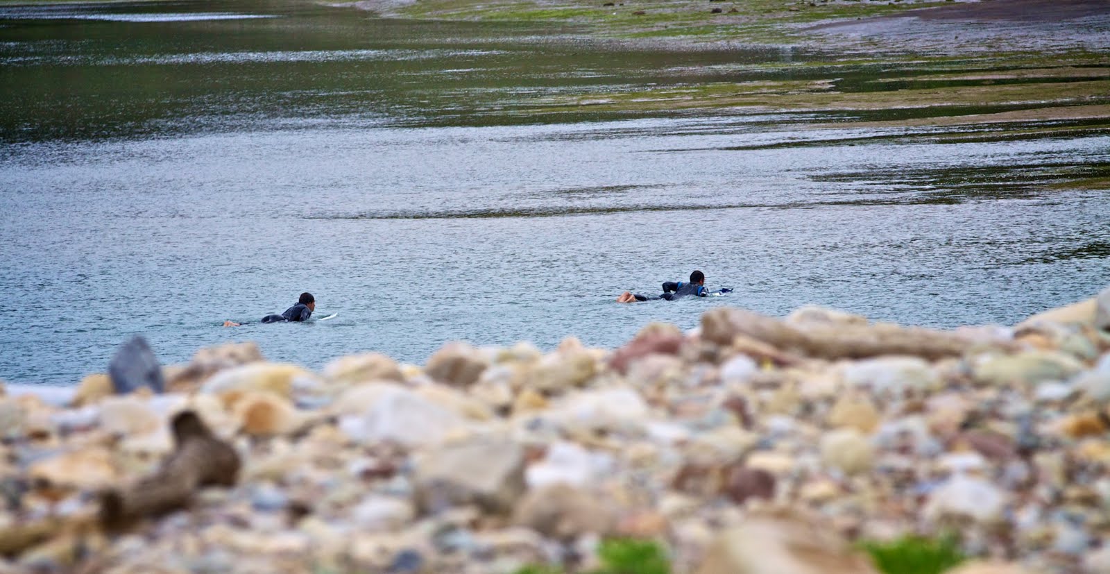 Julio Reguero y Fernando Ferrao saliendo del agua. Foto Fhana http://ramenendez.blogspot.com/