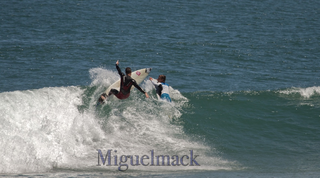 Fernando Ferrao, instructor del grupo de perfeccionamiento de surf avanzado. Fotografía: Miguel Mack.