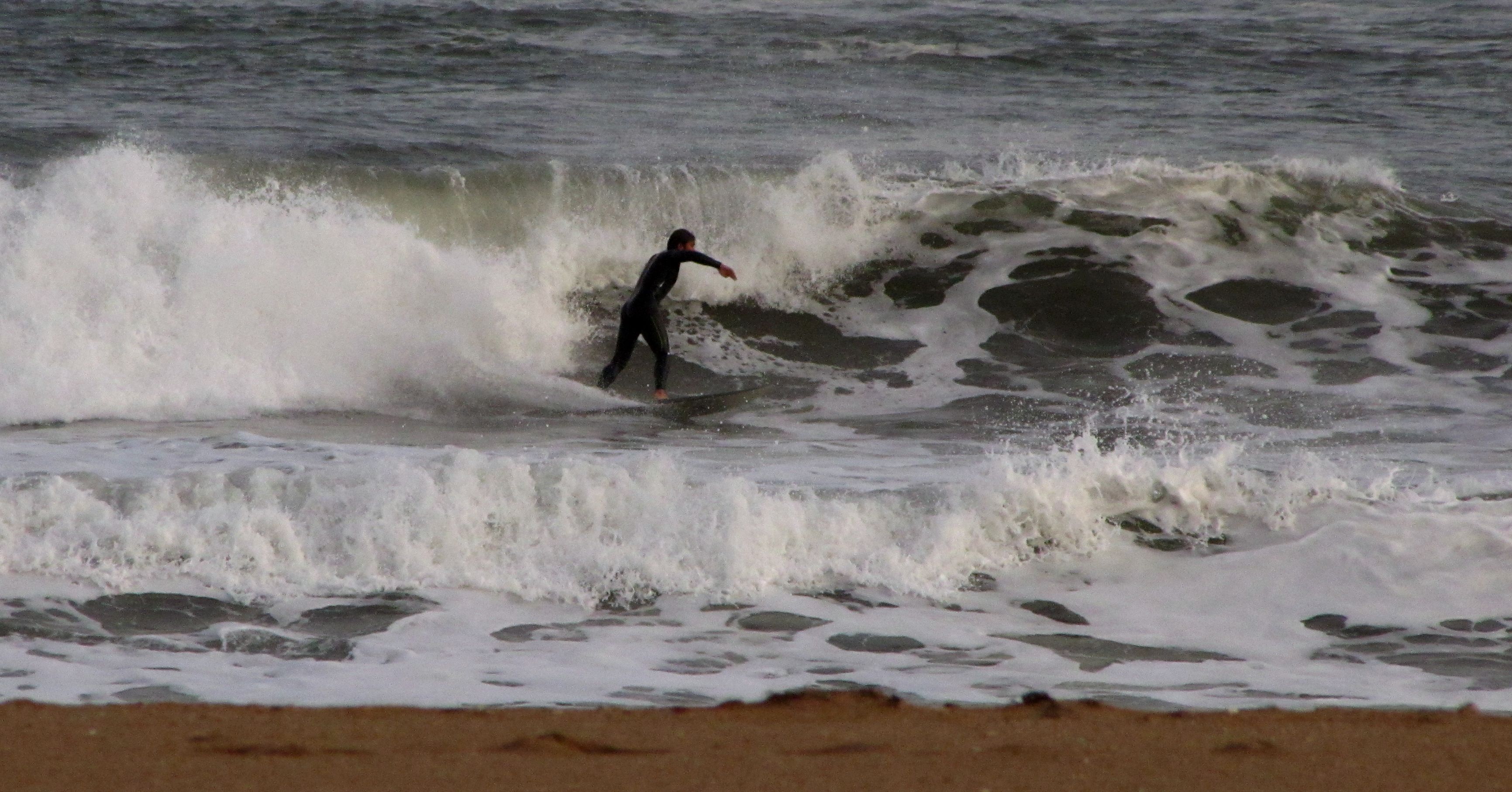 Bottom turn en la Playa de Poniente de Gijón