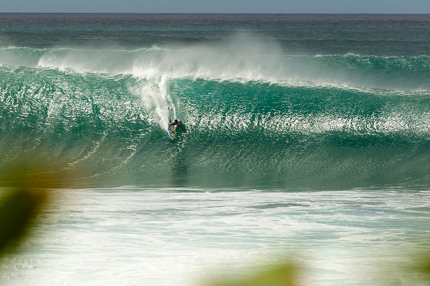 Las olas triplicaban en tamaño a los surfistas