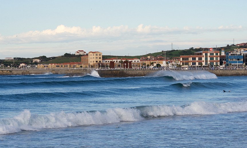 Olas en Gijón